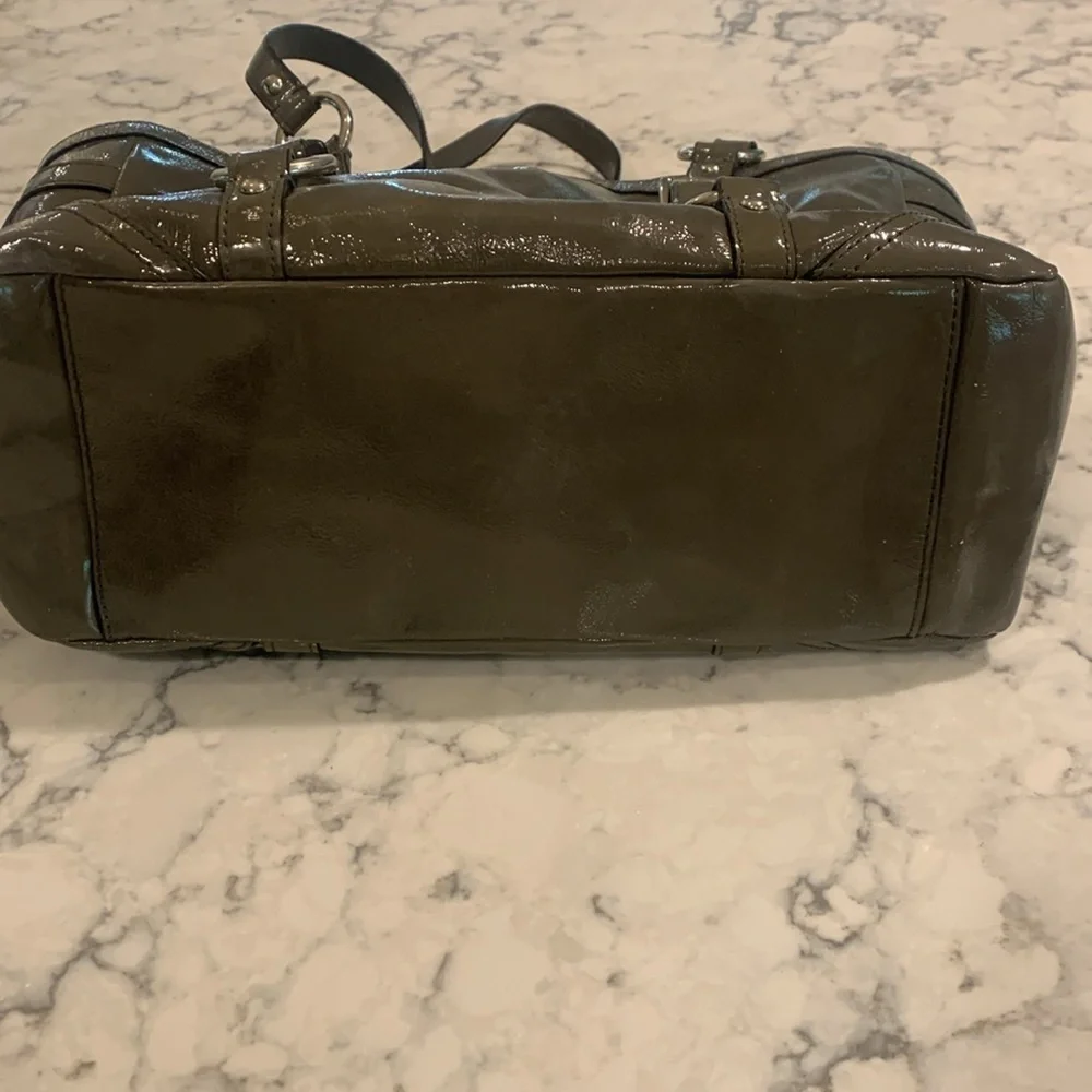 COACH Gallery Tote Handbag in Glossy Gray Patent Leather - Picture 5 of 8